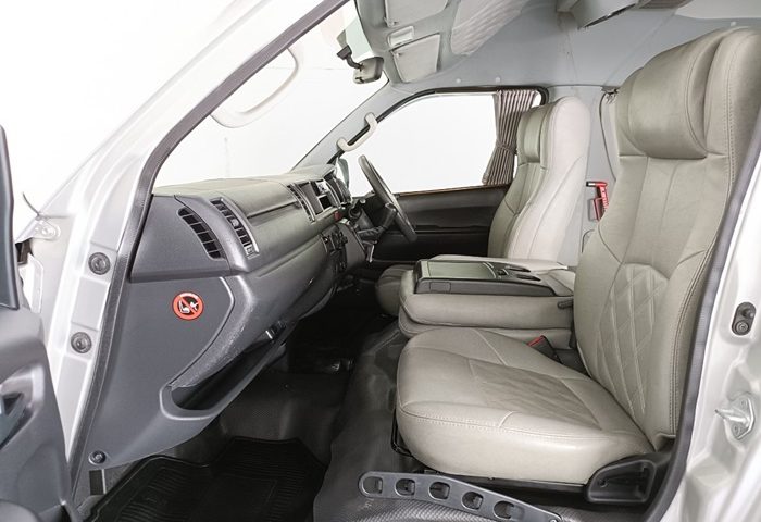 LINE_ALBUM_30-1384 010267_240301_16